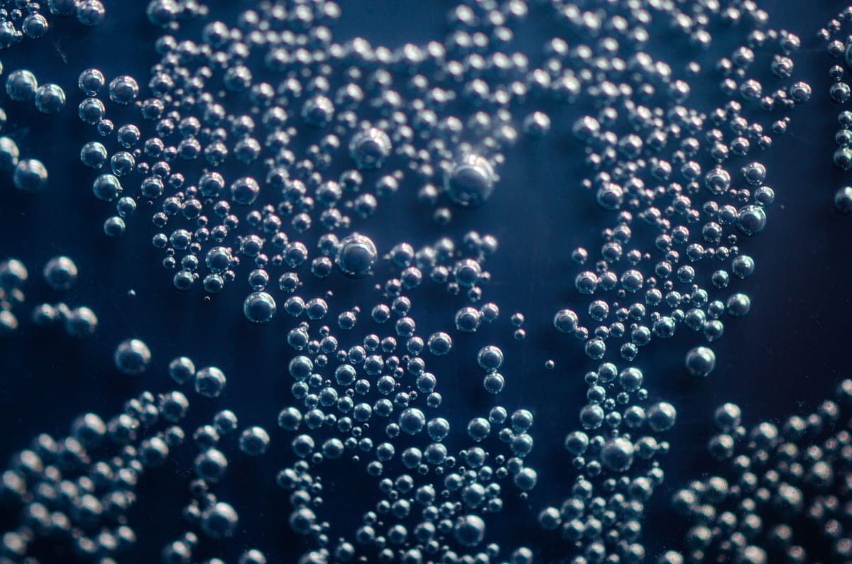 Fine bubbles suspended in water